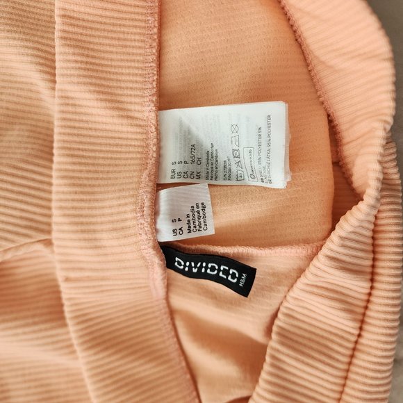 H&M Peach Biker Shorts - Picture 2 of 3